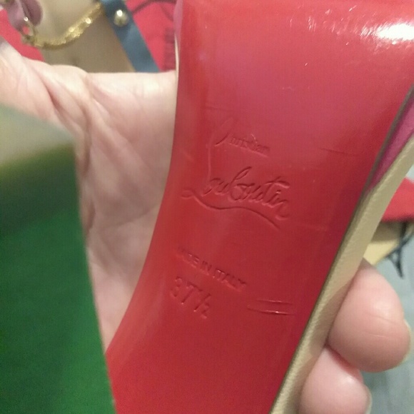 Christian Louboutin Sylvieta T-strap Sandal - Picture 3 of 6